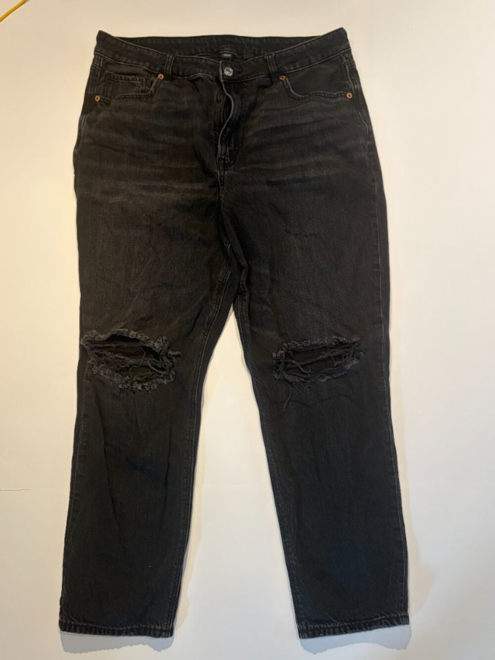 American Eagle Strigid Black Distressed Straight Jeans Women's 14 Short - Picture 3 of 6